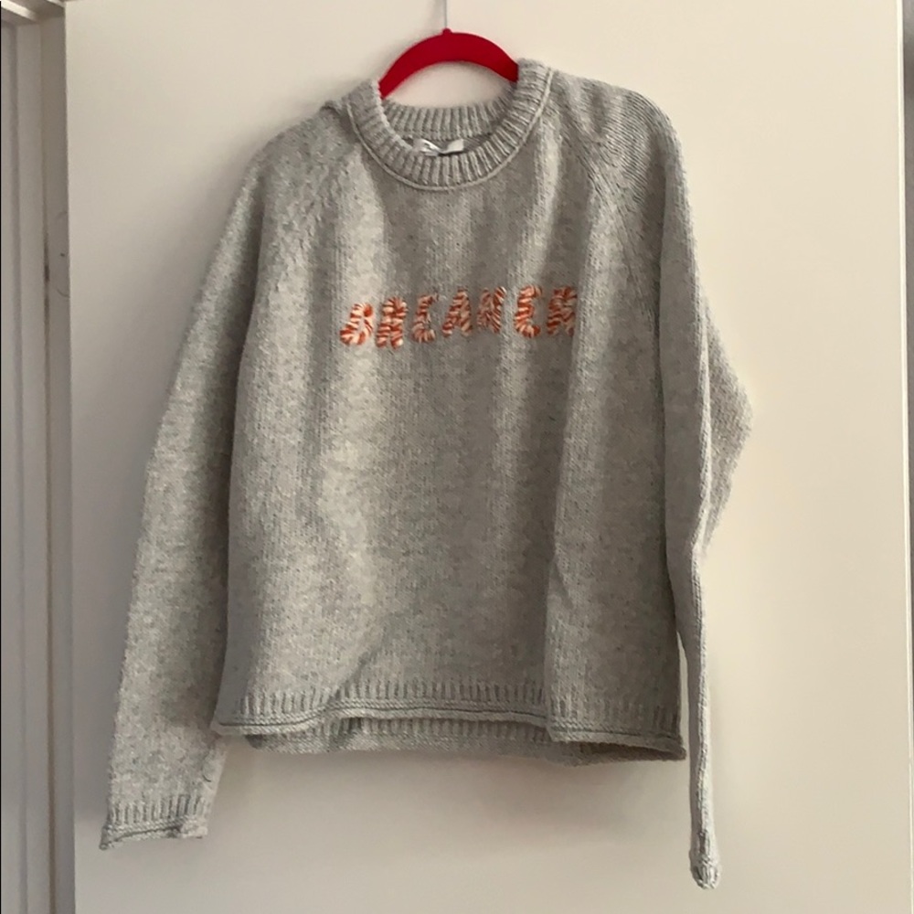 Grey sweater with DREAMER